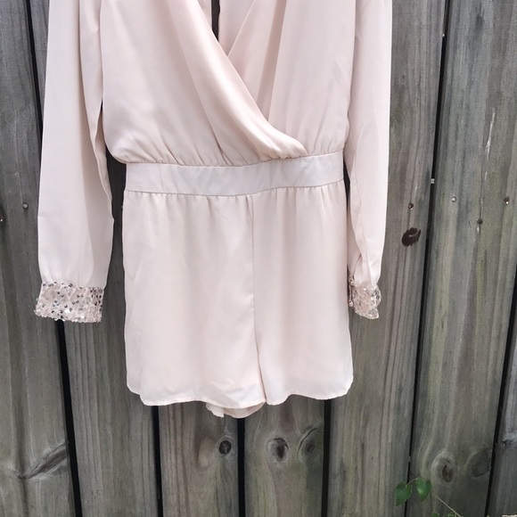 NWT - Forever 21 - Peach Elegant Shorts Romper with Long Sleeves - Size Large - Picture 5 of 8